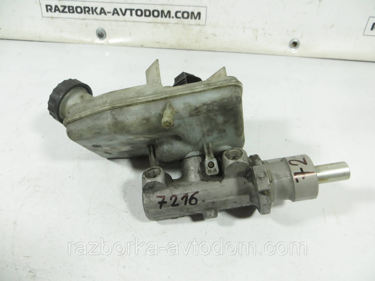 Головний гальмівний циліндр 2 виходи FORD TRANSIT (2000-2006) ОЕ: 4 525 694