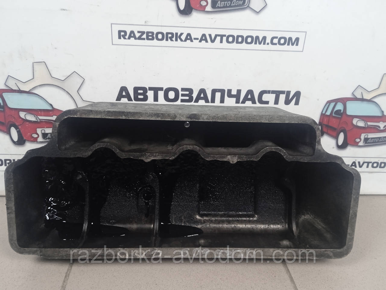 Кришка головки блока (клапанна) Mercedes 609 4.0D (1967-1996) OE:3140161005