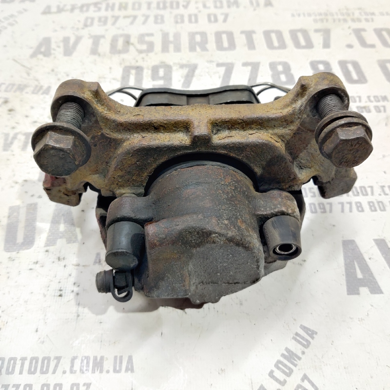Тормозний супорт Audi A4 B8 08-15 2.0D передній лівий