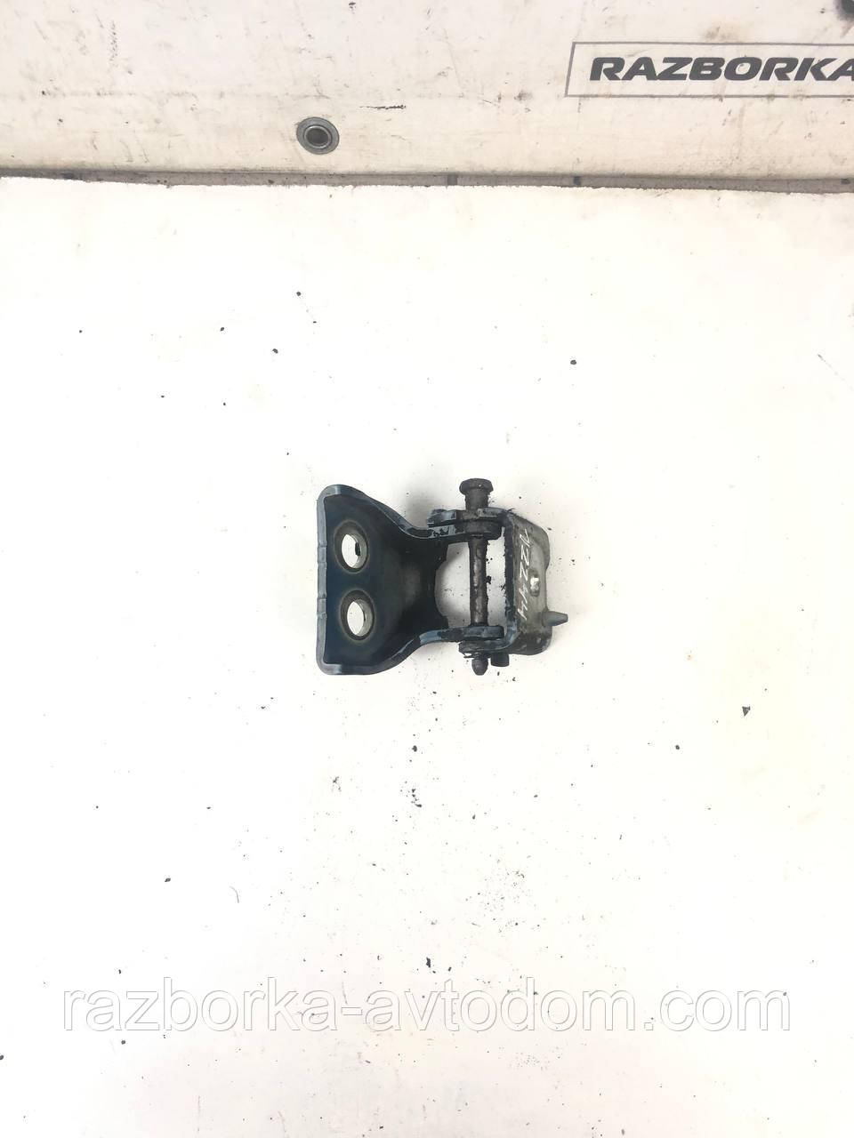 Петля дверей передня права верхня Citroen C4 (04-08) OE: 9037 A0