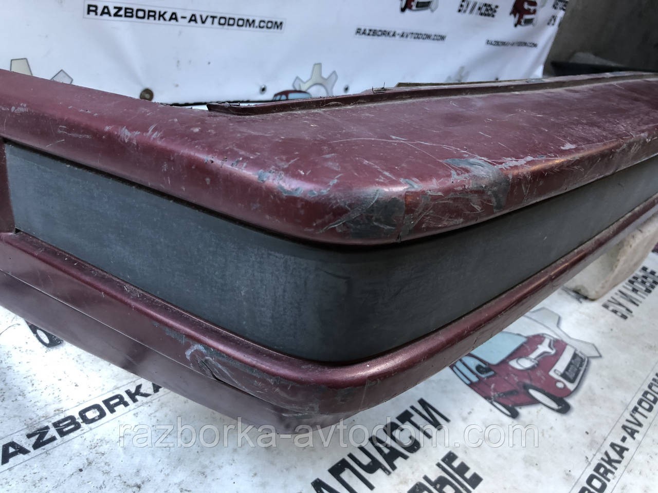 Бампер задній Nissan Bluebird T12/T72 (85-90) 85210-D4400