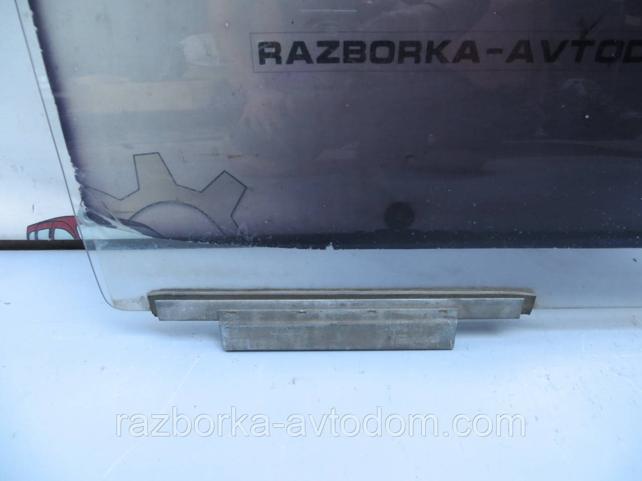 Скло заднього лівого дверей (універсал) Ford Sierra MK1 (1982-1986) ОЕ: 6 153 067 ford