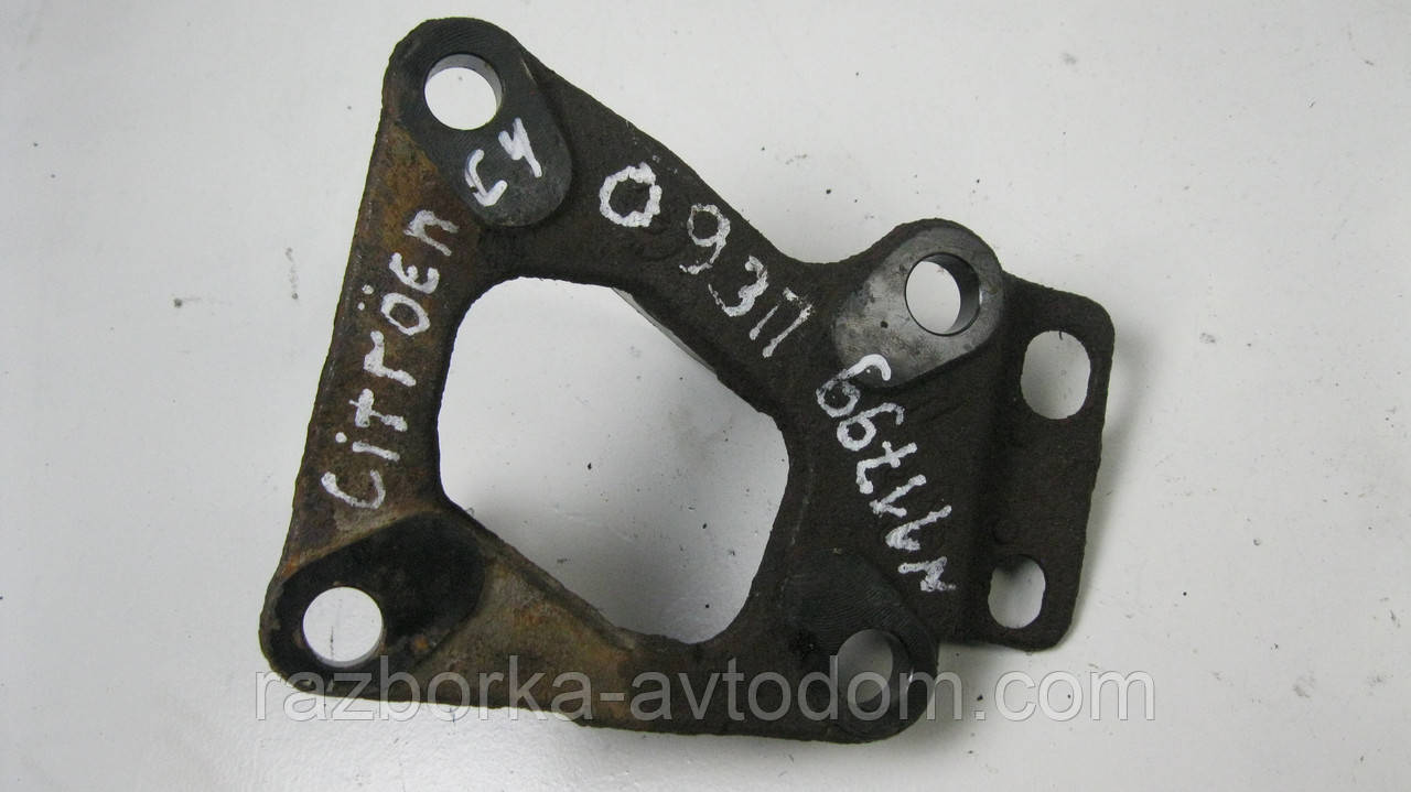 Кронштейн задньої балки правий Citroen C4 Picasso, Berlingo, Peugeot Partner OE:5156 33