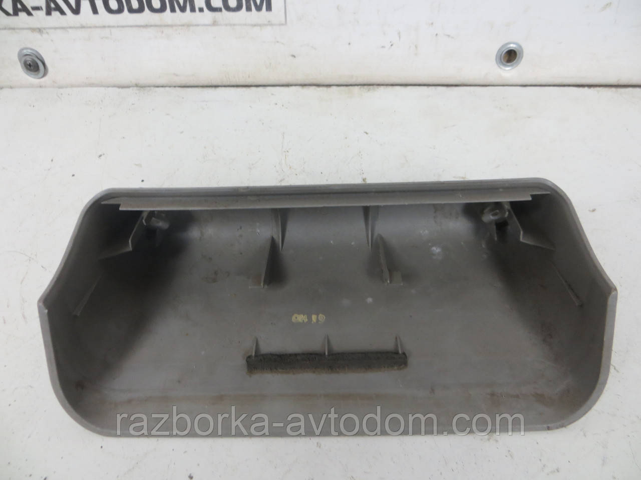 Накладка стопсигнала Mitsubishi Pajero Sport 1 (1997-2009) OE:MR768461