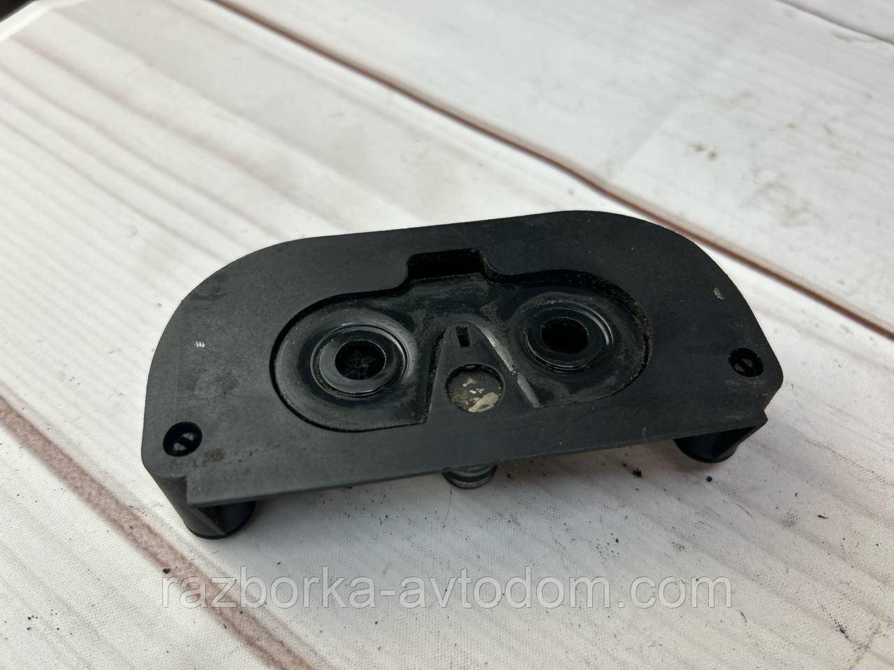 Скоба (відповідає) кришки багажника/ляди універсал VW Passat B5 (96-05) OE:3b9864301