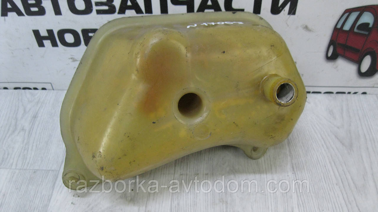 Бачок розширювальний Audi 80 B2 (1978-1987) OE: 811121407A