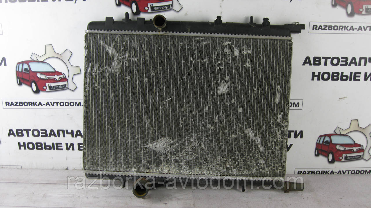 Радіатор охолодження двигуна Citroen C4 (2004-2011), Peugeot 307 (2001-2005) 1.6/ 2.0i OE:9637040680