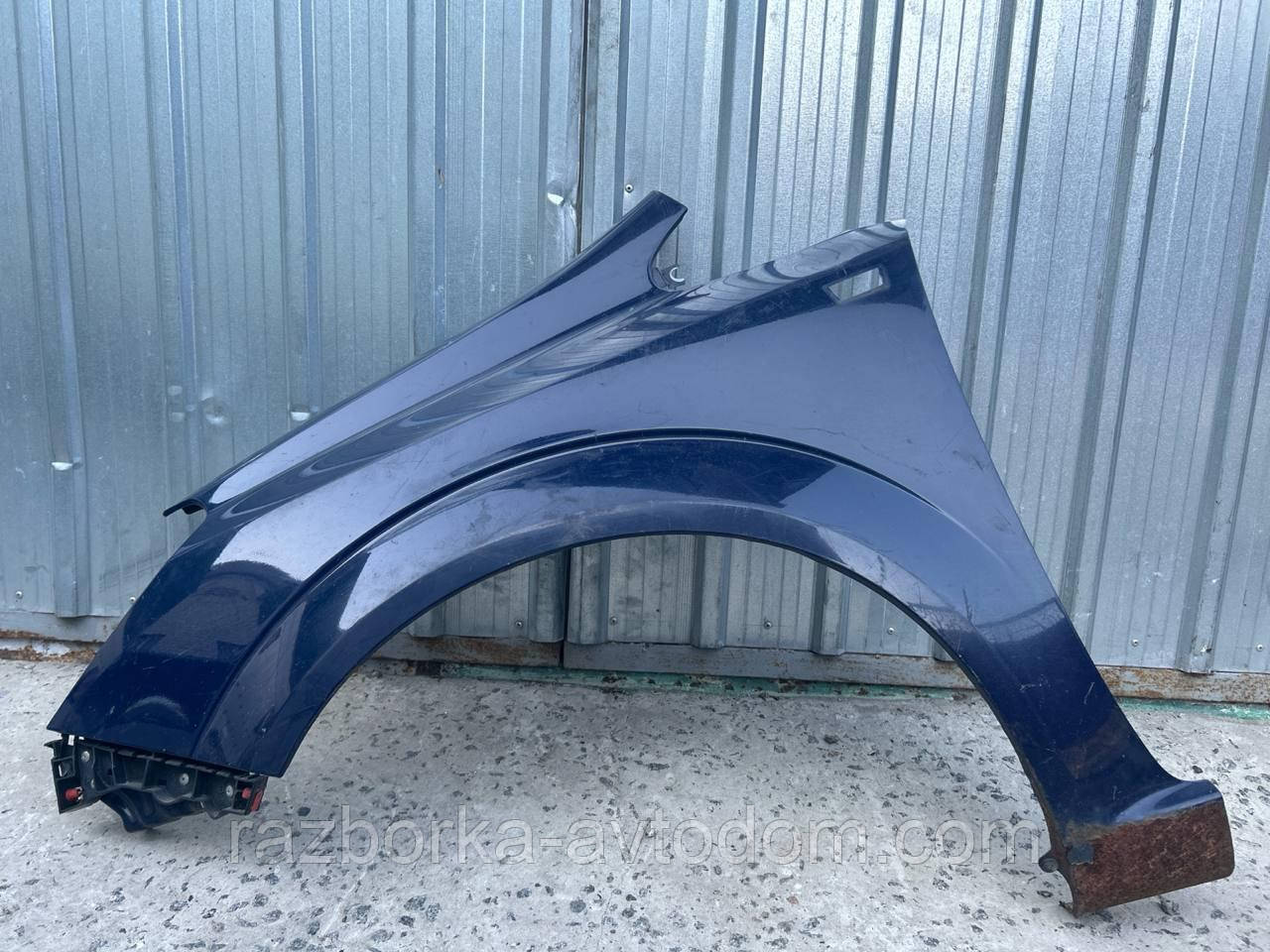 Крило переднє ліве Opel Zafira B (2005-2015) OE:93184411 Дефект: незначна іржа в нижній частині