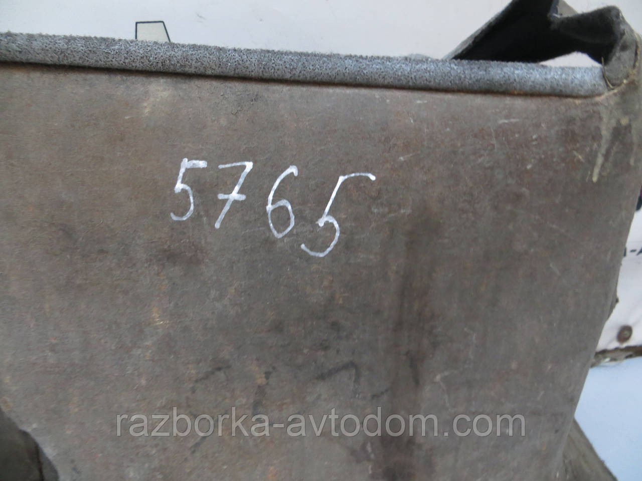 Обшивка багажника задня ліва (хечбек) OPEL VECTRA B (1995-2003) ОЕ: 90439132