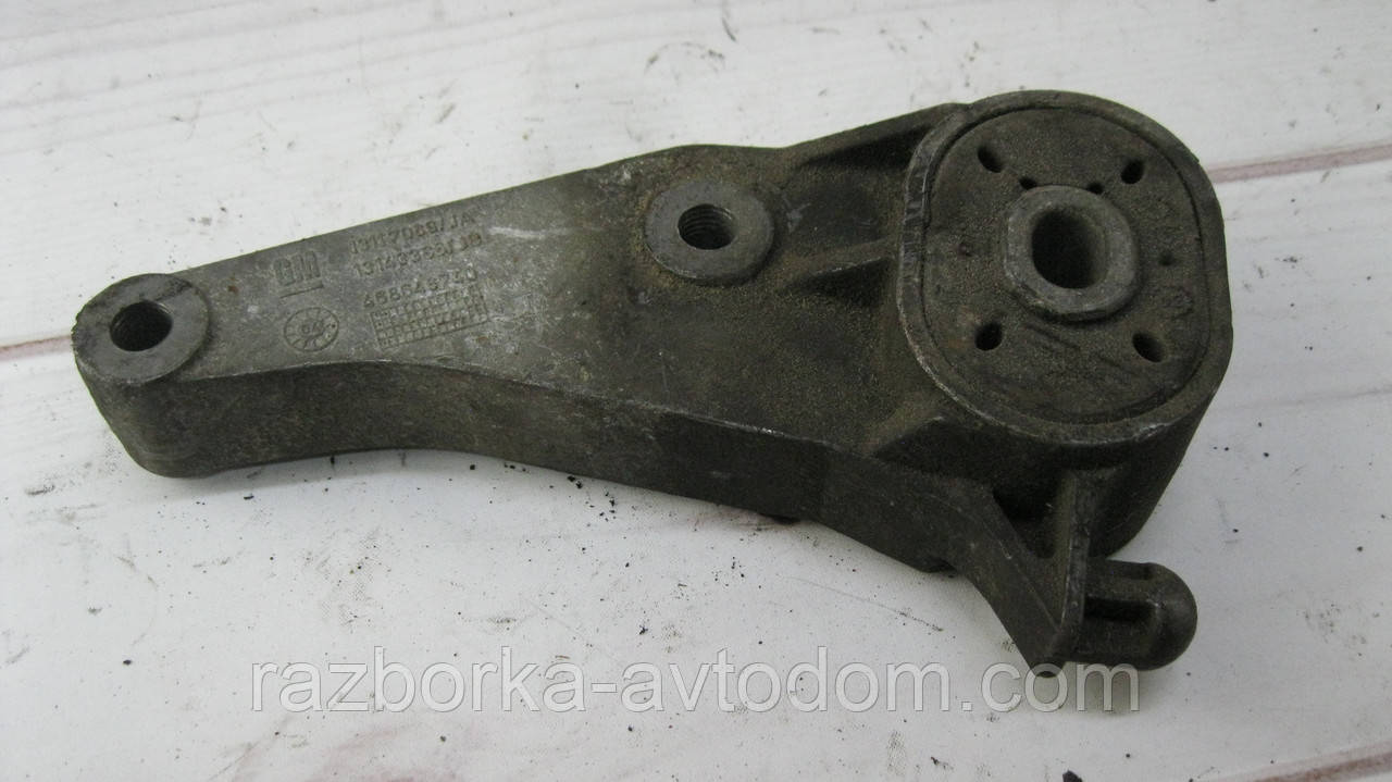 Опора (подушка) двигуна кп нижня Opel Corsa C (2000-2012) OE:13143386