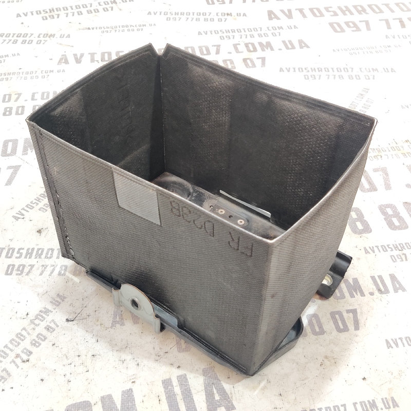 Крепіж акумулятора Infiniti Q50 (13-) 3.0 OEM 648664GF0A