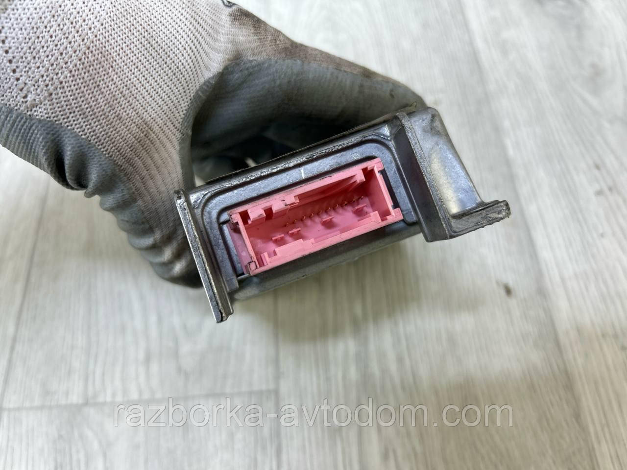 Блок керування Airbag Opel Omega B (93-99) OE:90492467