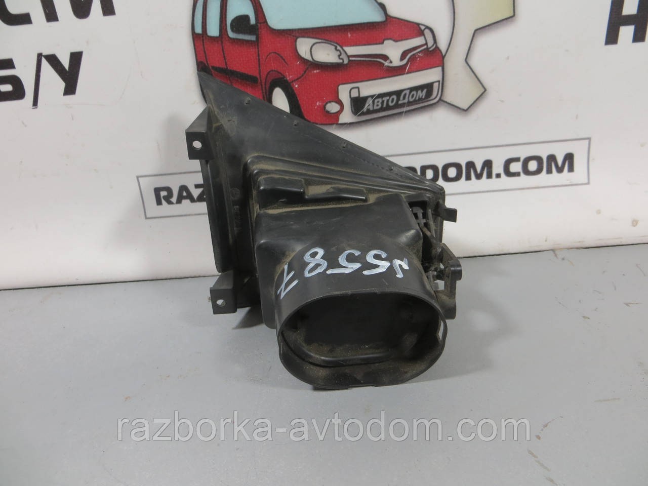 Повітродувка дефлектор у торпеді ліва BMW 5 E28 (1981-1987) ОЕ: 64221367567