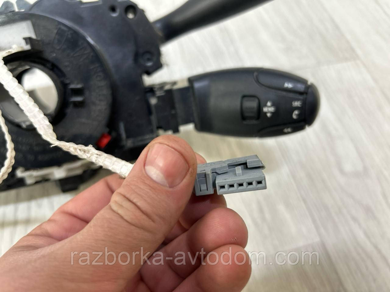 Підрулевий перемикач (в зборі) Peugeot 308 (07-13), Citroen C3 Picasso OE:98062014xt
