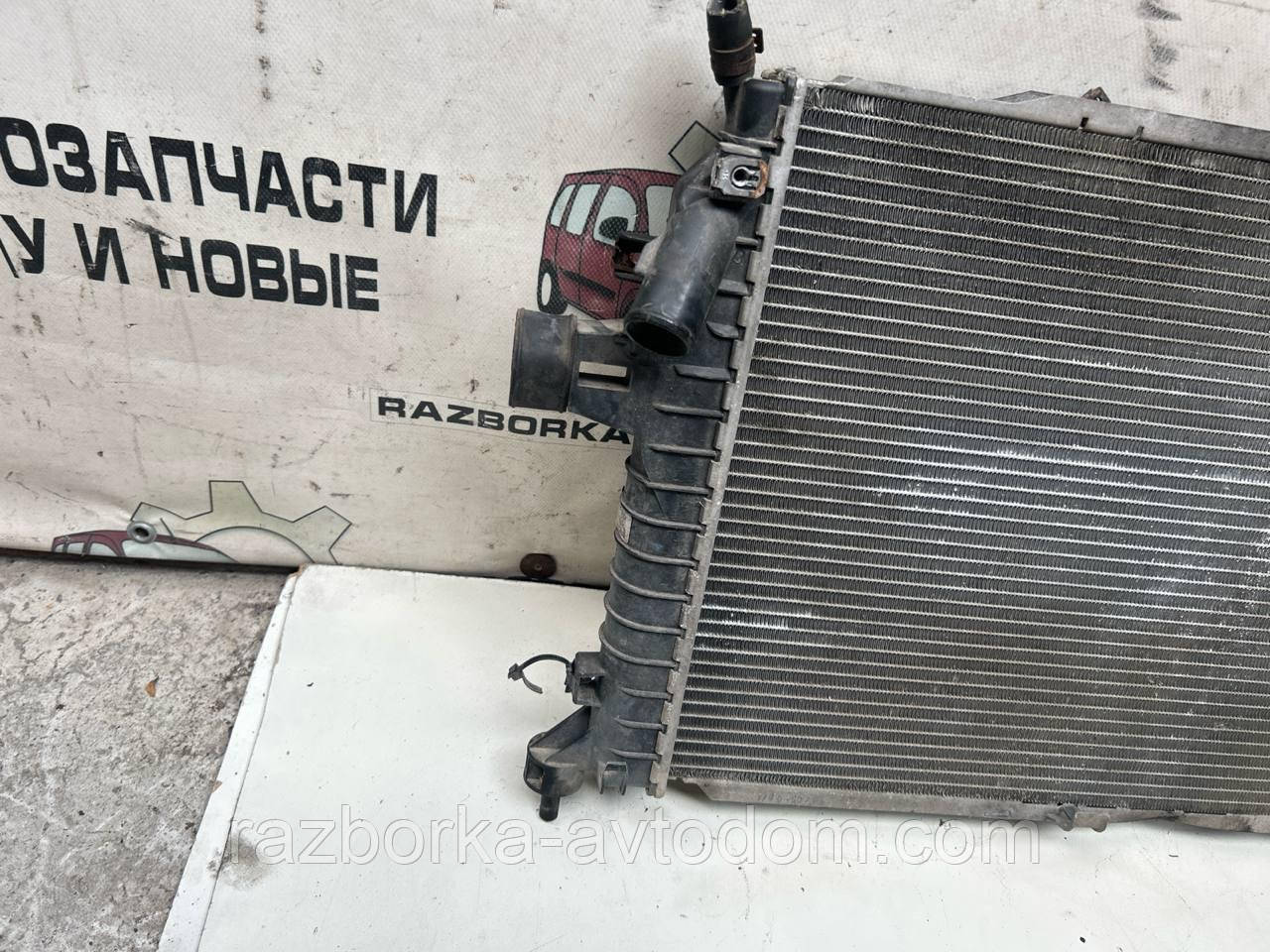 Радіатора охолодження Opel Zafira B (05-10), Astra H OE:13171429, 1300275