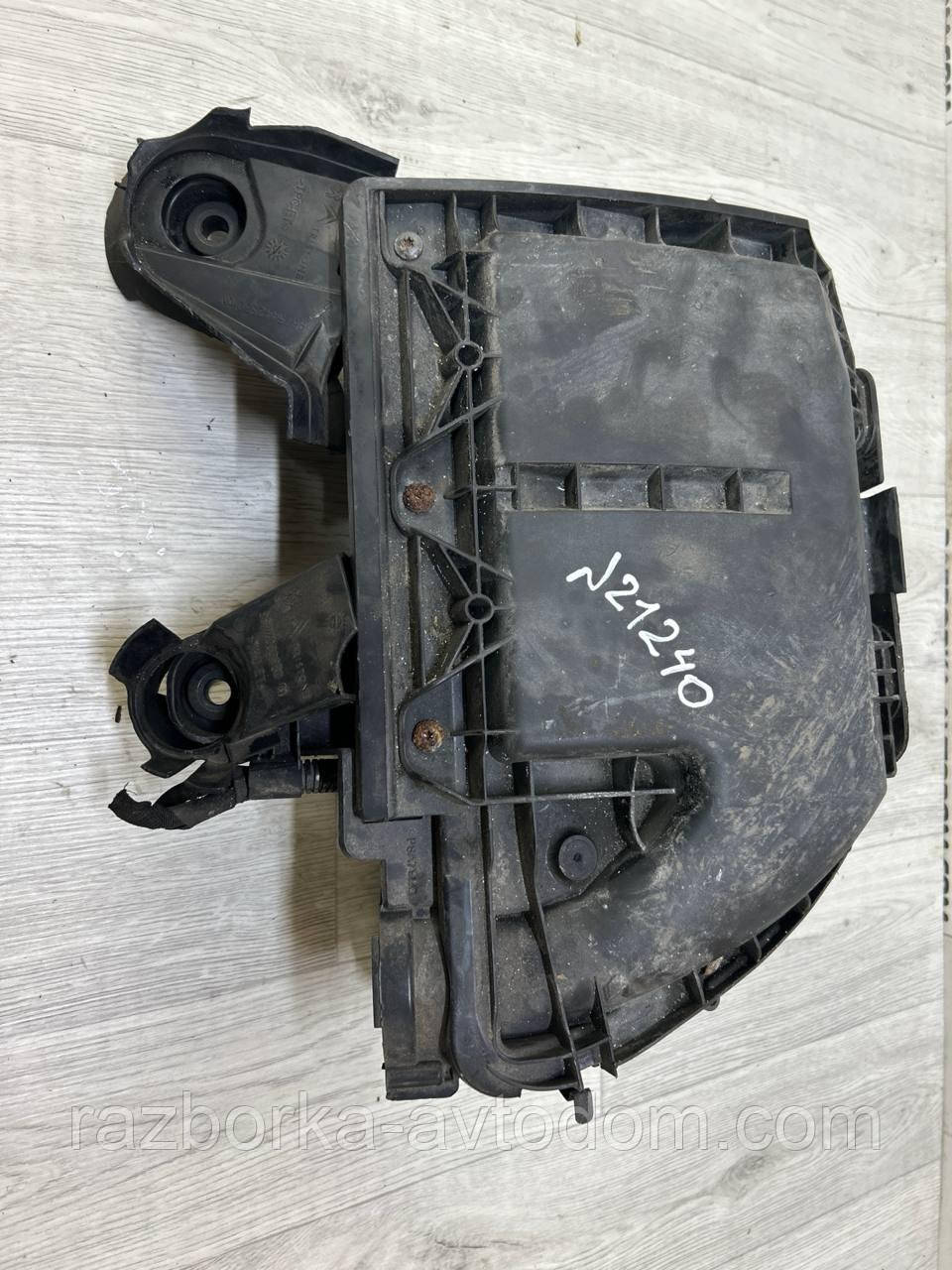 Корпус повітряного фільтра 1.4 HDi (8HR), 1.6 HDi (9H06) Peugeot 308 (07-), 308, 508, 508, Citroen C4 OE:967306108 Дефект OE 96730610801420V1