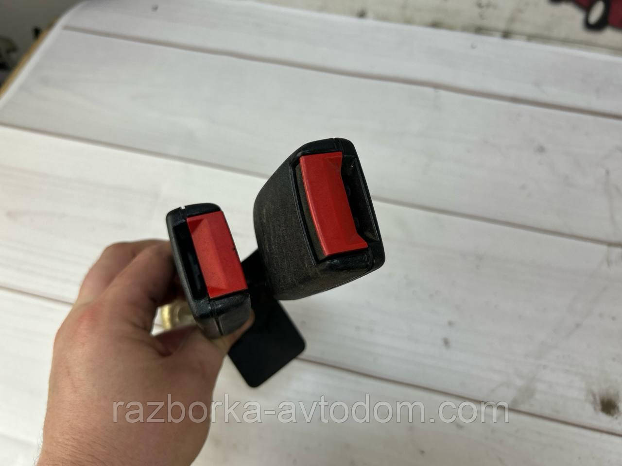 Замок, відповідна частина ременя безпеки VW Passat B5 (96-05) OE:3b0857739a