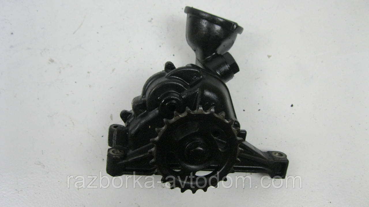 Оливний насос Mercedes W202 (1993-2000), W124 (1984-1993), W210 (1995-2003) 1.8 OE: 1111810120