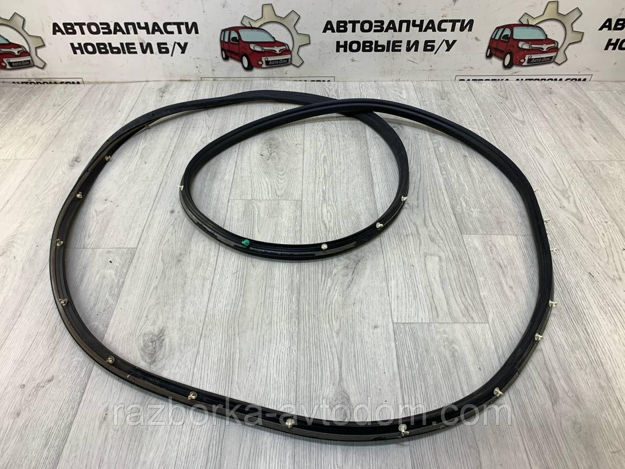 Ущільнювальна гумка дверей передньої правої Ford Mondeo (07-14) OE: 1534576