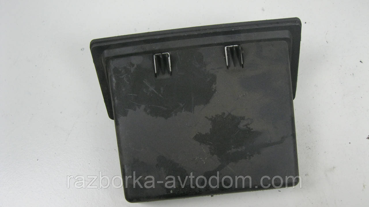 Ніша (полиця) консолі Opel Corsa C (2000-2012), Combo (2001-2011) OE:09114397