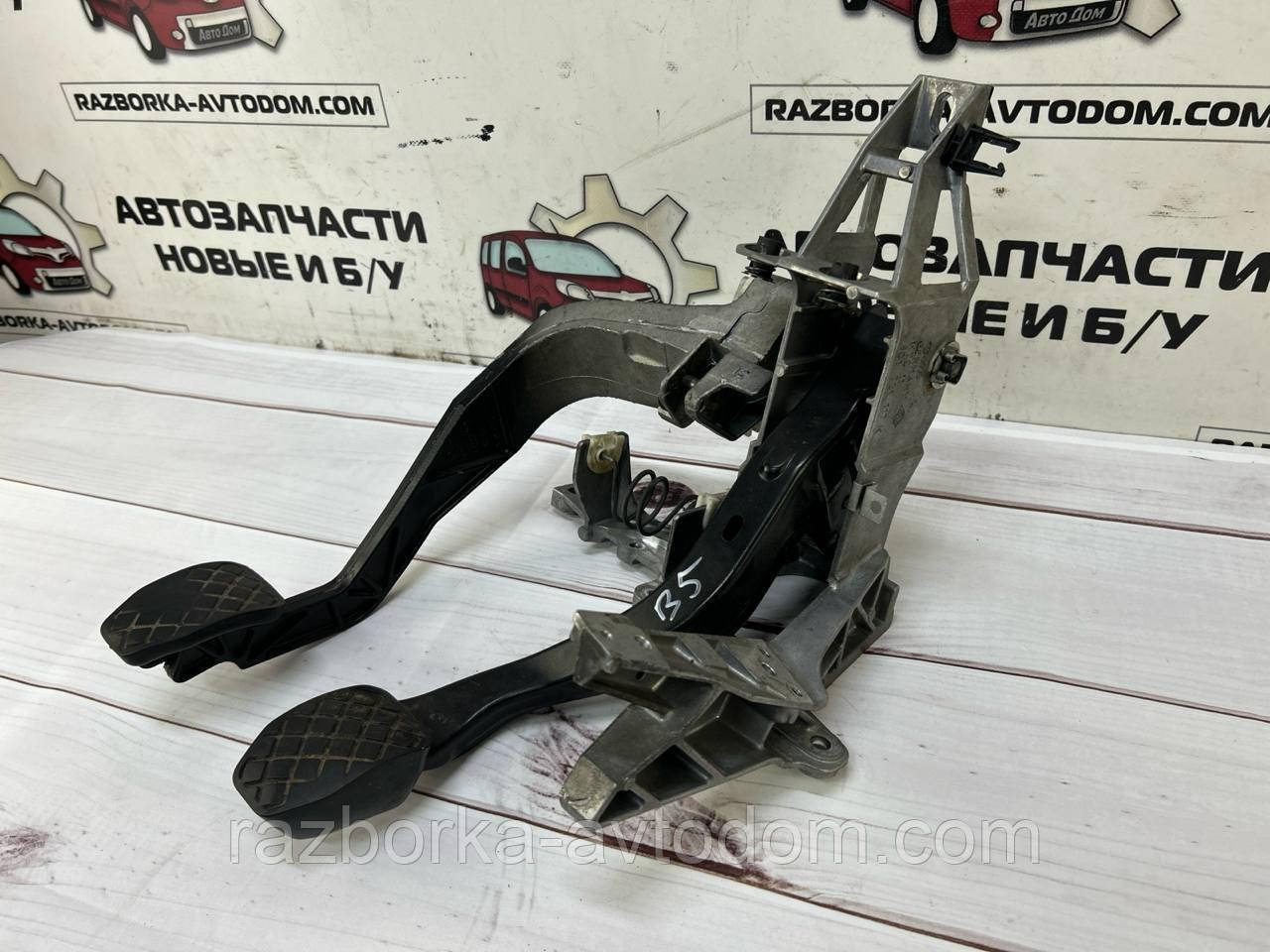 Блок педалей (педаль зчеплення та гальма) VW Passat B5 (96-00) Audi A6 C5, A4 B5 OE:8d1721117k