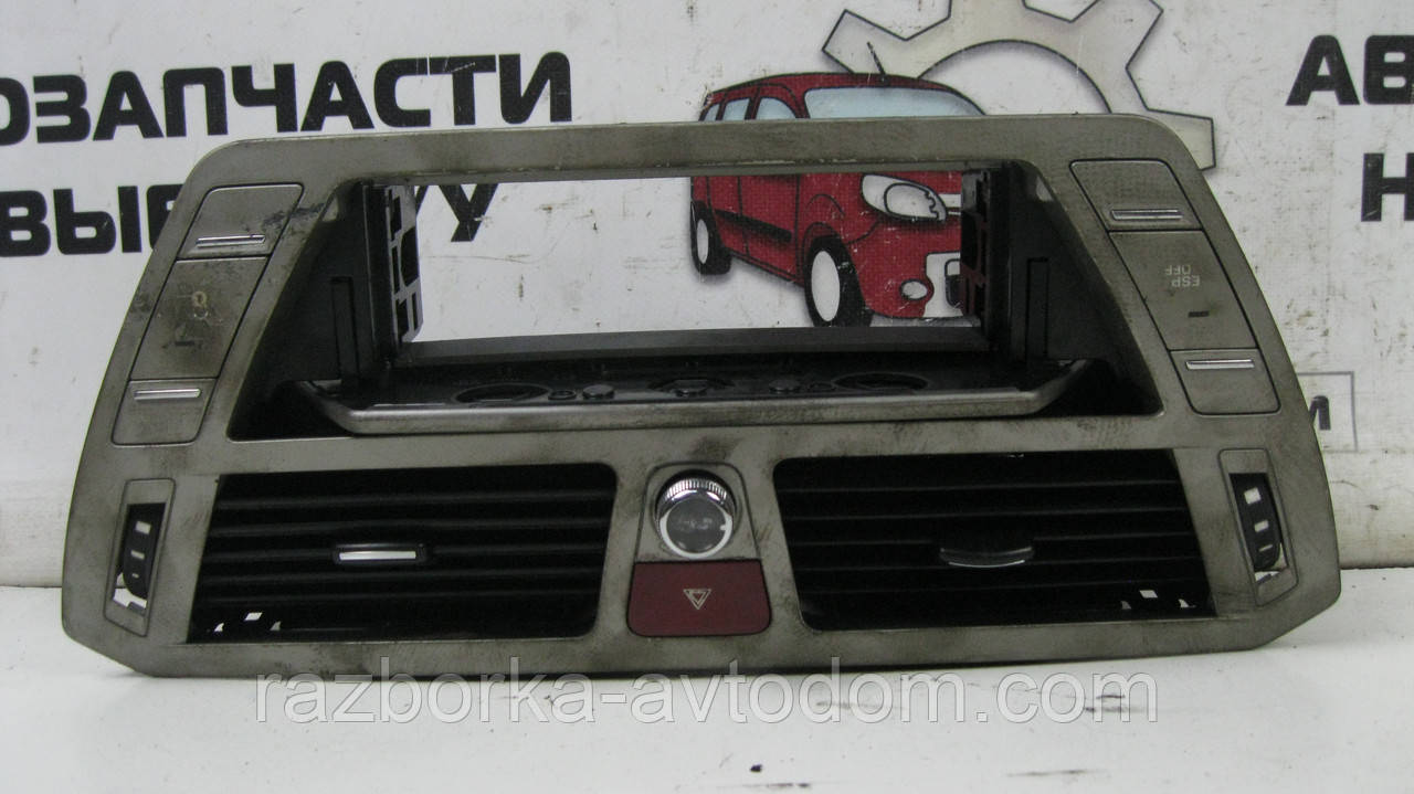 Дефлектор/повітродув центральний Citroen C4 Picasso (2006-2013) OE:8265AN
