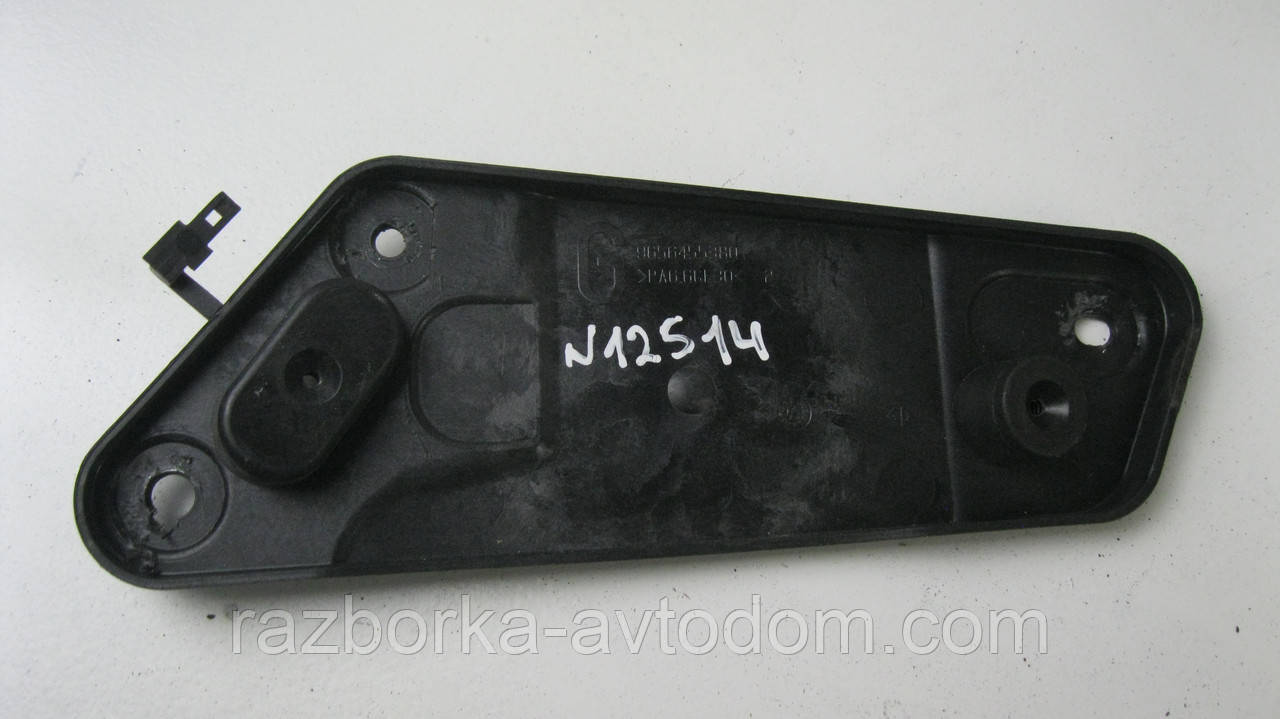 Кронштейн ручки задніх лівих дверей Citroen C4 Picasso (2006-2013) OE:9343N2