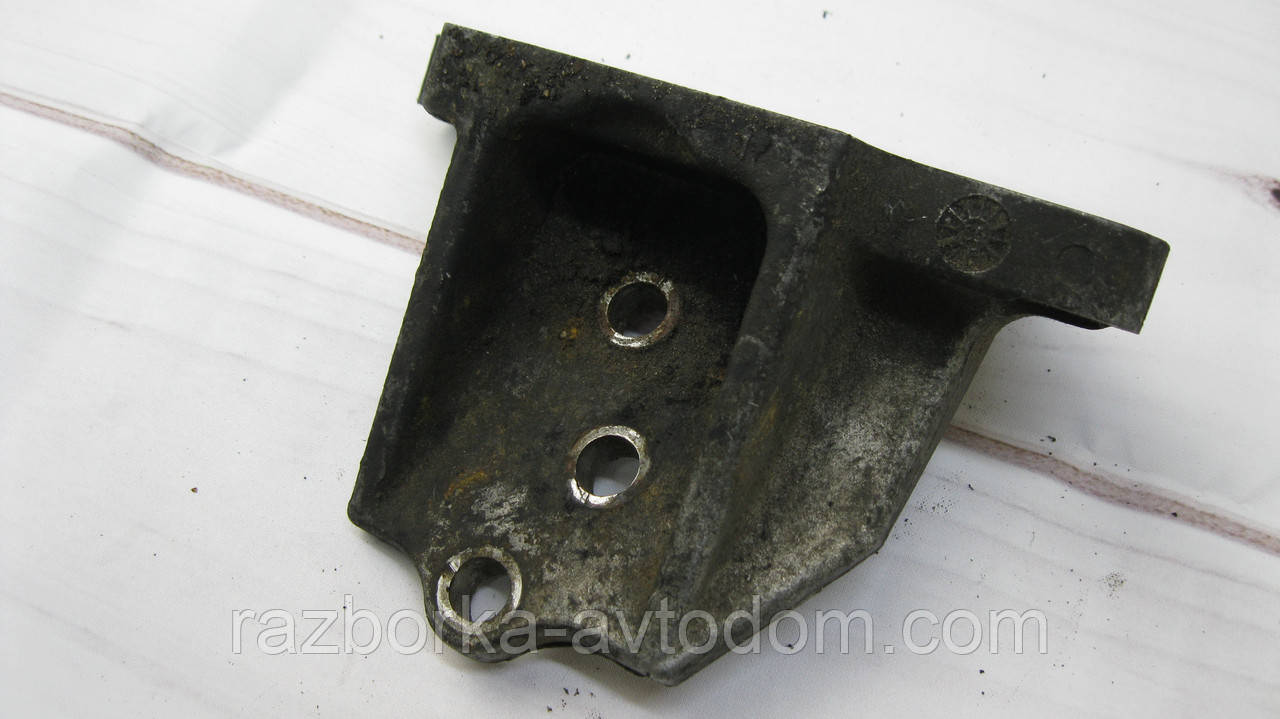 Кронштейн кріплення КПП Nissan X-trail T30 (2001-2007) OE:304418H700