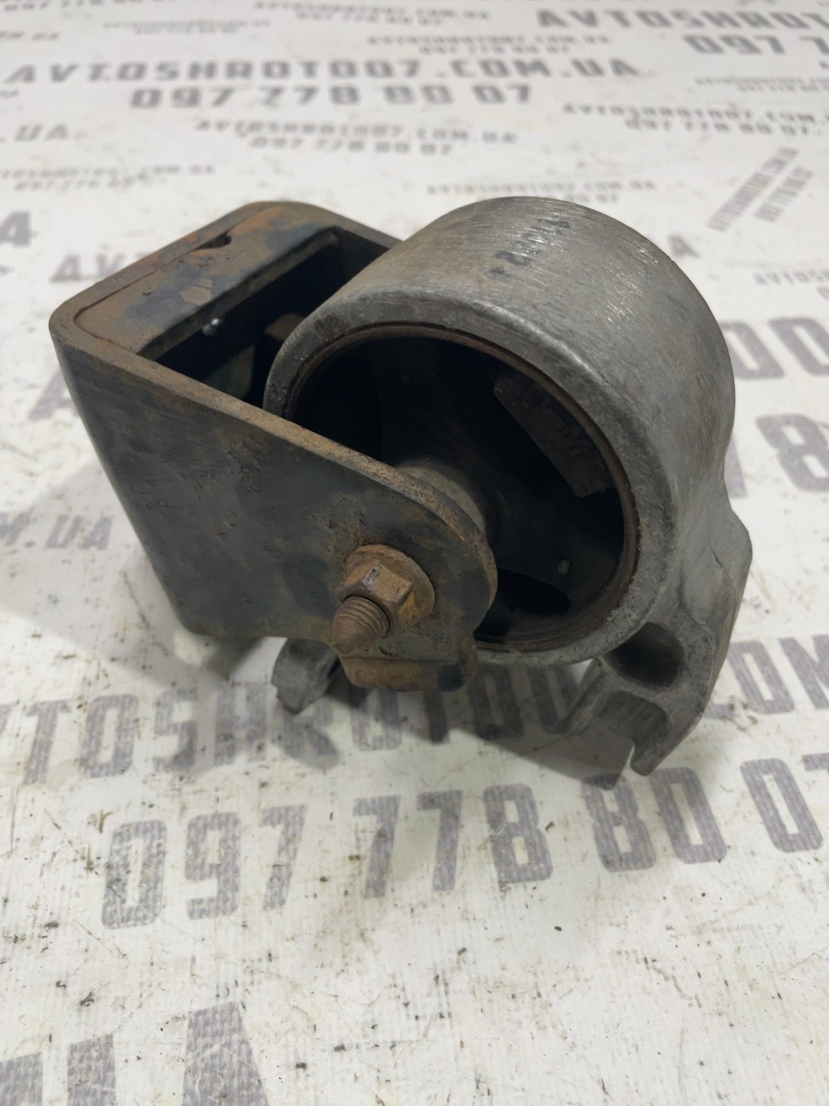 Подушка двигуна нижня Hyundai Accent 3 (05-11) 219151G200
