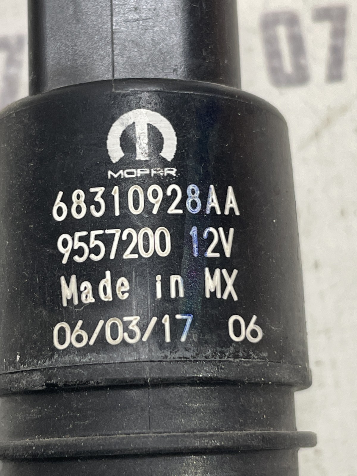 Насос омивача скла Jeep Compass MK OEM 68310928AA