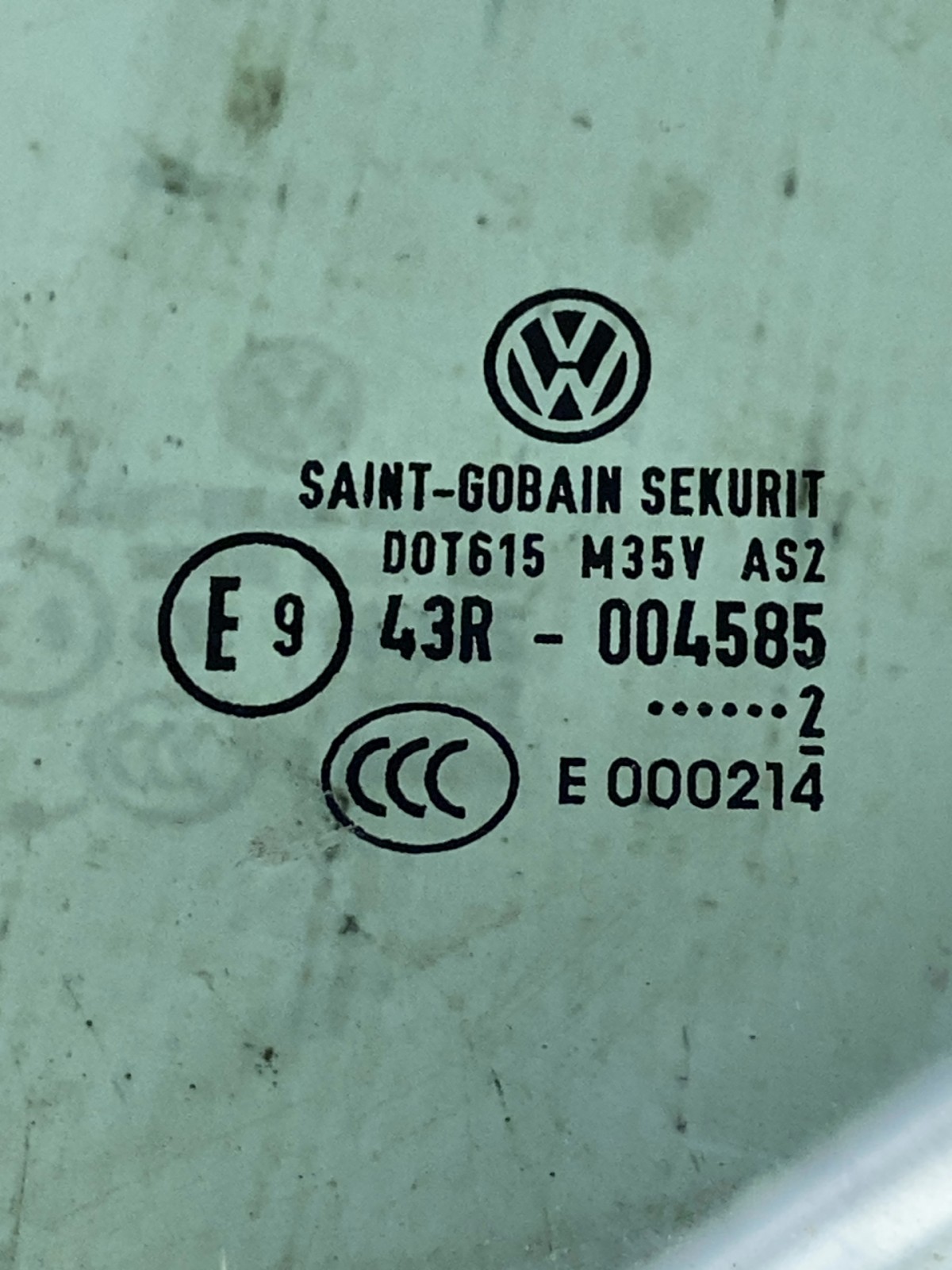 Скло дверей переднє праве Volkswagen Jetta 6 (10-18)