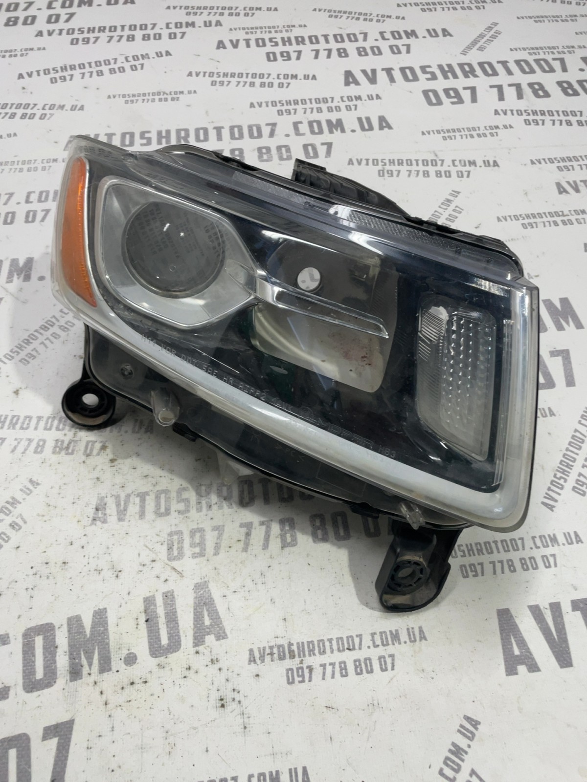 Фара передня права Jeep Grand Cherokee WK2 61A18080137
