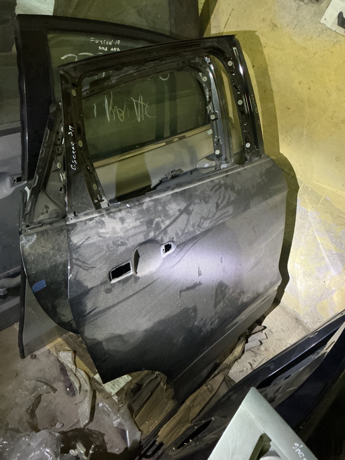 Двері Ford Escape 4