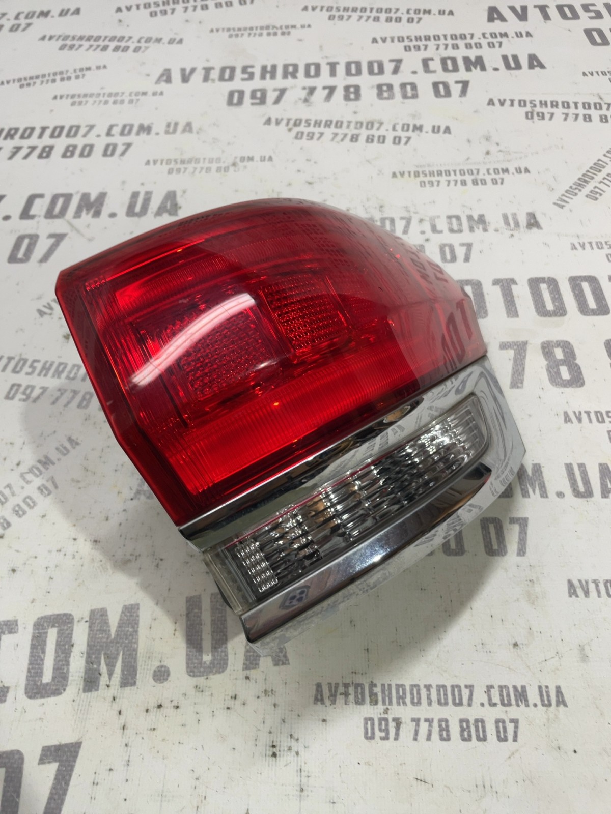 Ліхтар задній правий Jeep Grand Cherokee 10-21 P68110016AD