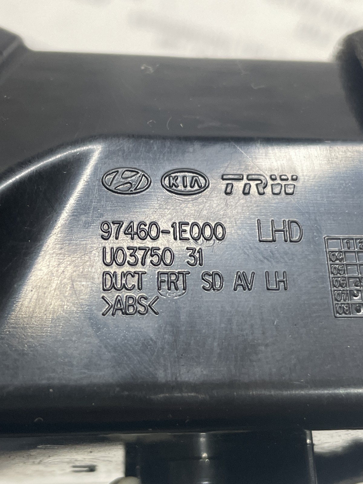 Дефлектор Hyundai Accent 3 (05-11) 1.5D лівий 974601E000