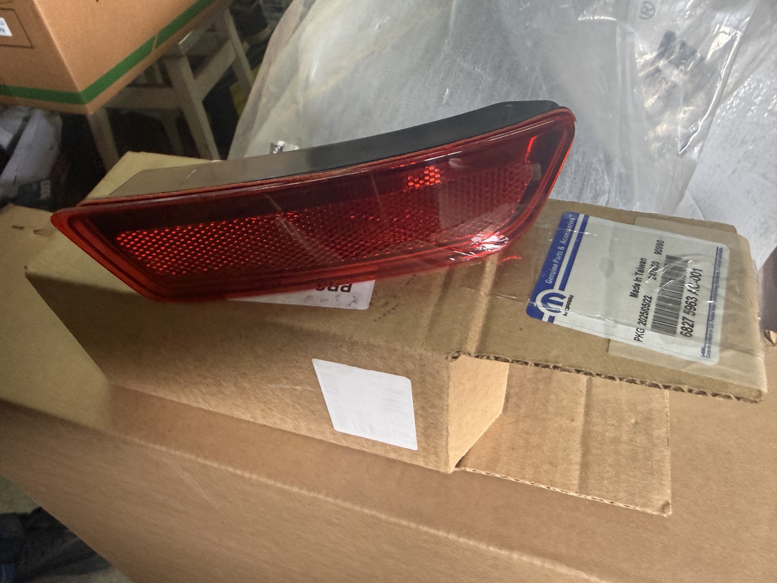 Катафот бампера Jeep Cherokee KL