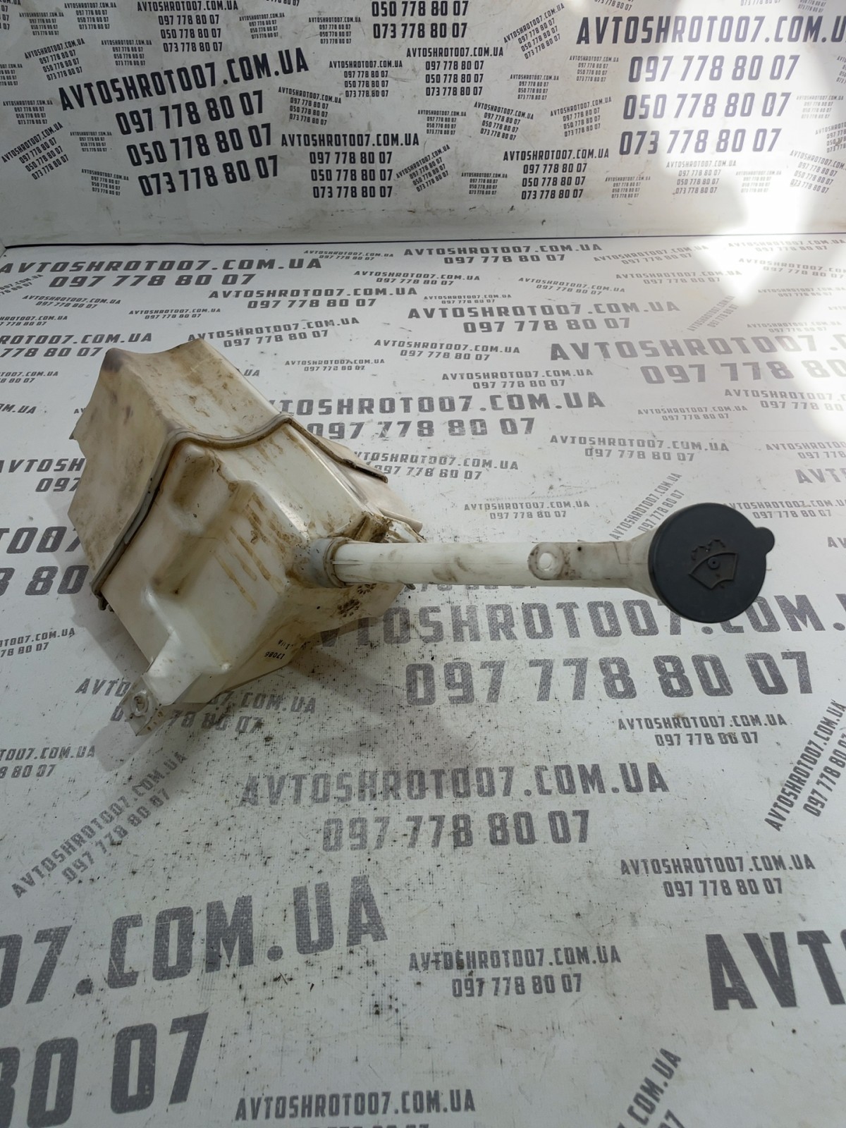 Бачок омивача лобового скла Nissan Rogue T32 (13-20) фото 2