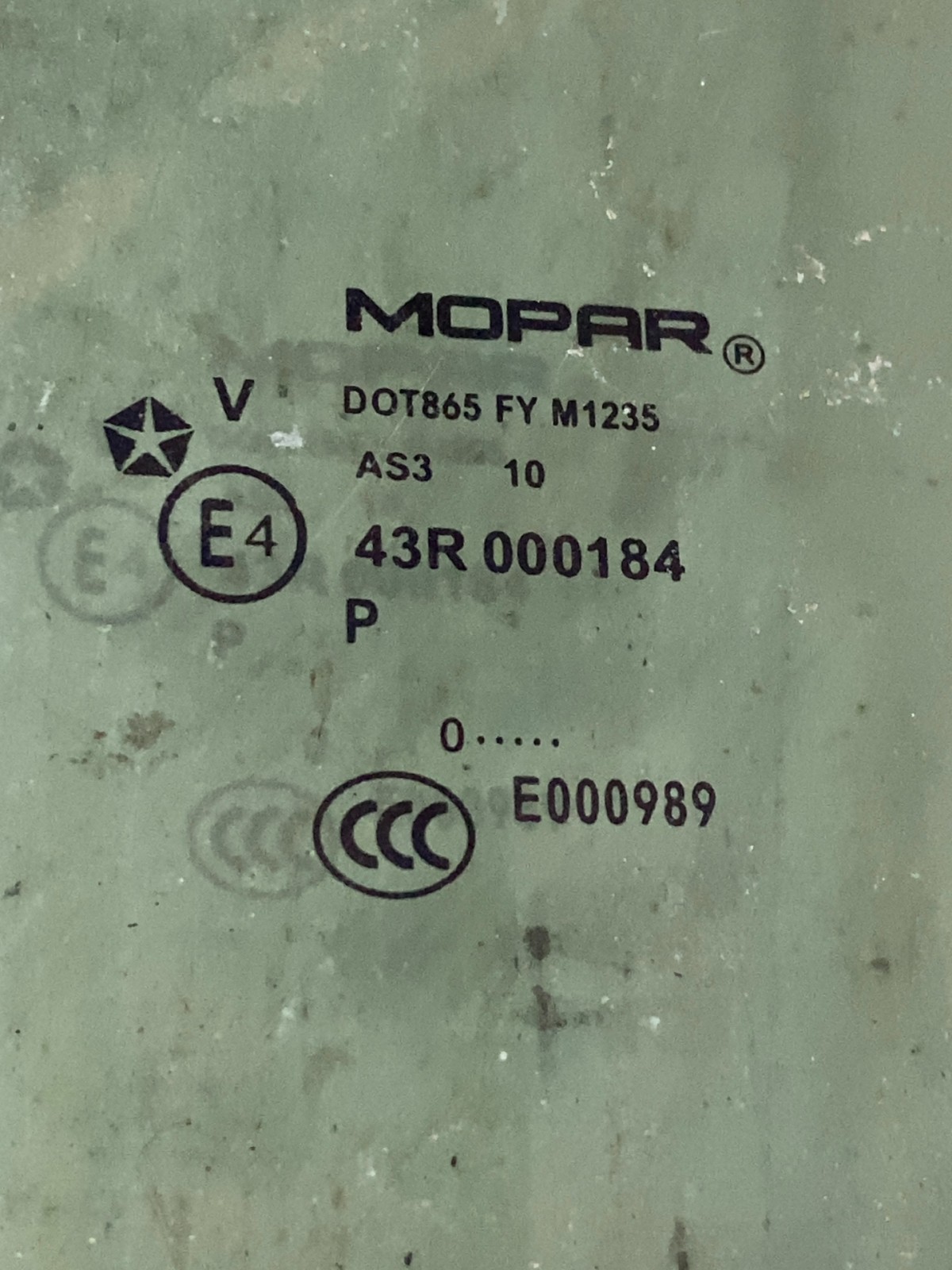 Скло дверей заднє праве Jeep Patriot MK (07-17)