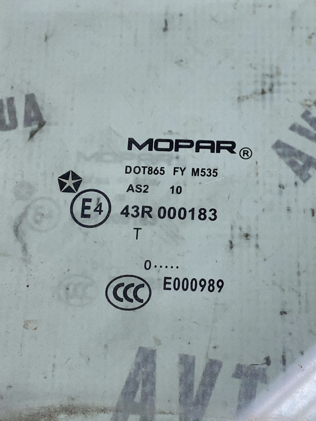 Скло дверей Jeep Compass MK (06-16) переднє праве