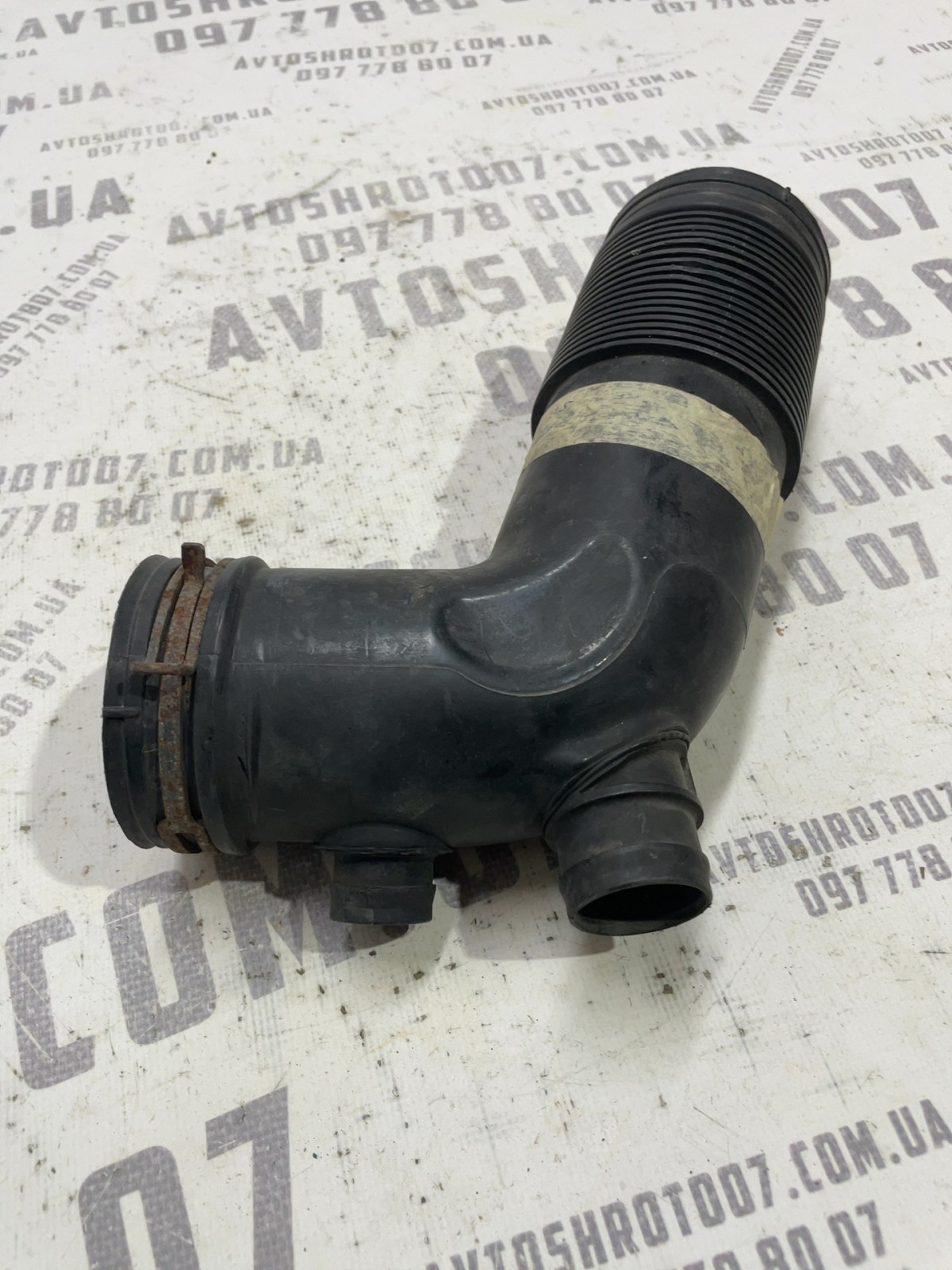 Патрубок повітряний VW Jetta 6 (10-18) 07K129684