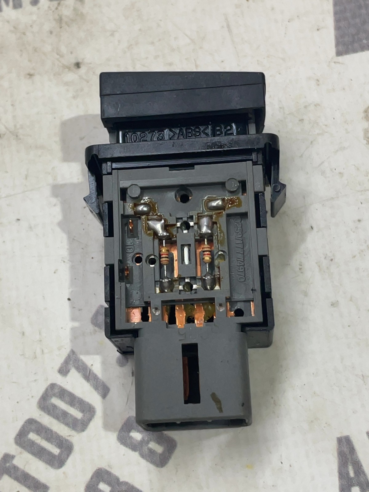 Кнопка обігріву Hyundai Accent 3 (05-11) 1.5D 937101E000