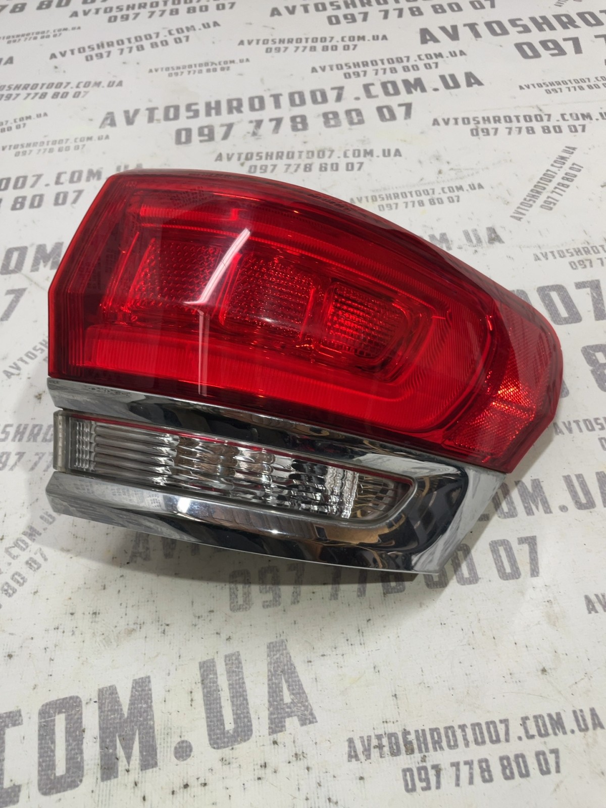 Ліхтар задній правий Jeep Grand Cherokee 10-21 P68110016AD