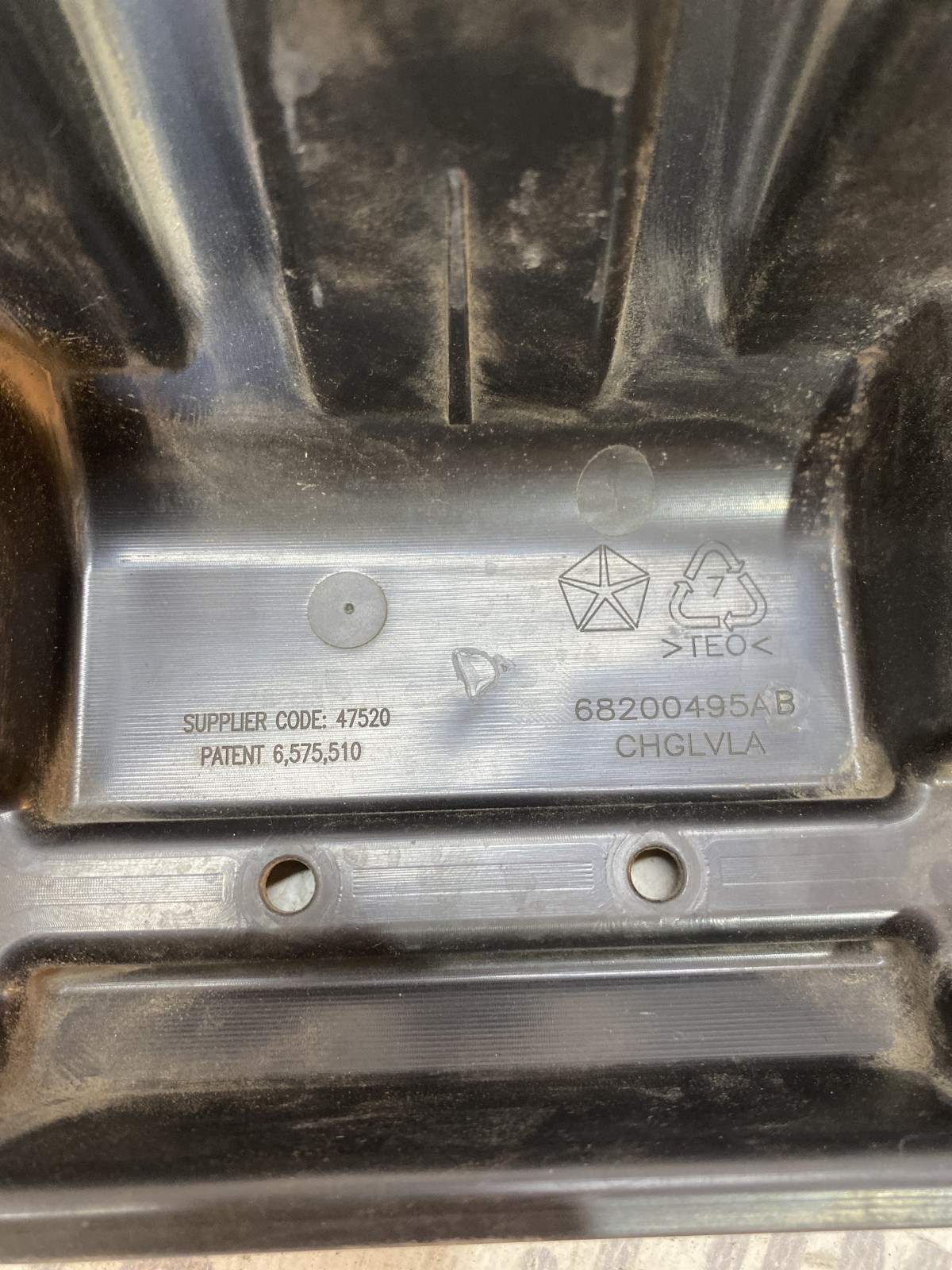 Абсорбер бампера передній Jeep Cherokee KL 68200495AB